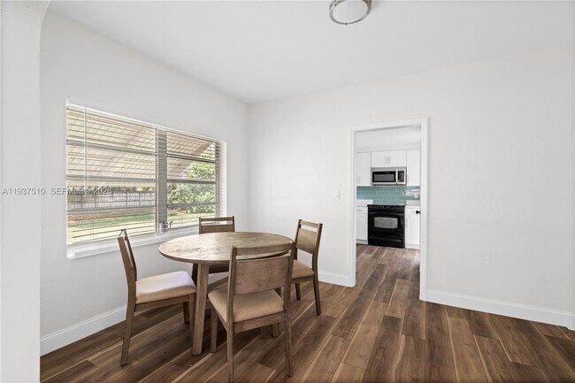 Photo - 27 NW 21st St