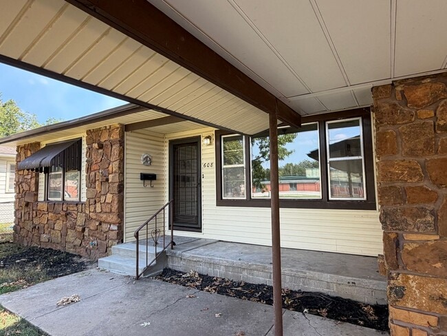 Photo - 608 SE 6th St
