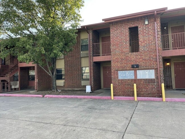 Photo - 1912 SW D Ave Unit H