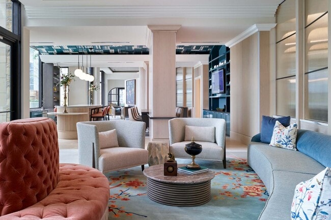 Pool Lounge