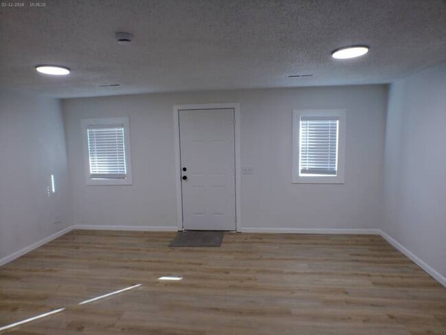 Photo - Lovely 3 bedrooms and 2 full baths ranch home located off Antioch Rd on W 81st St in Overland Park