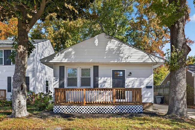 Building Photo - 830 Westwood Ave