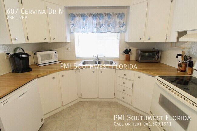 Photo - 607 Cervina Dr N