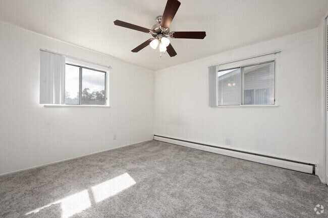 1BR, 1BA - 800SF - Bedroom