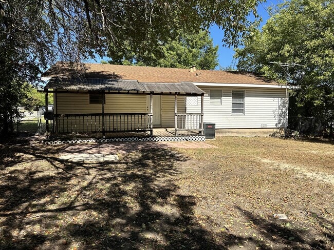 Photo - 3211 Poplar St