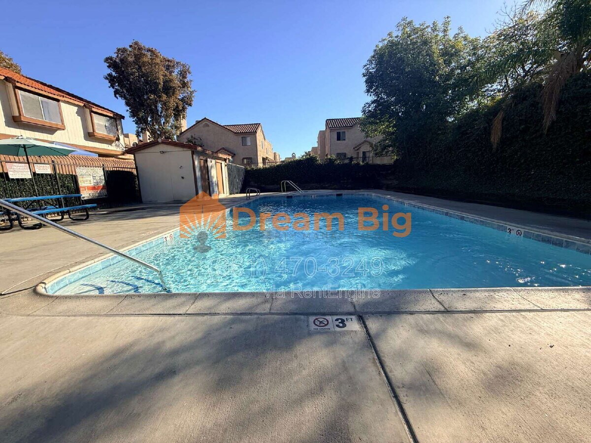 Photo - 2027 S Campus Ave Unidad G36 Rental