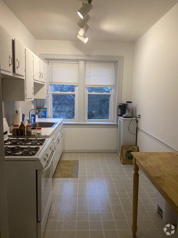 Building Photo - 59 Manchester Rd Unit 6 Rental