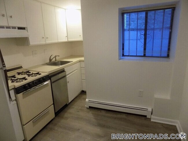 Building Photo - 26 Commonwealth Terrace Rental
