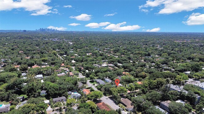 Photo - 660 NE 121st St