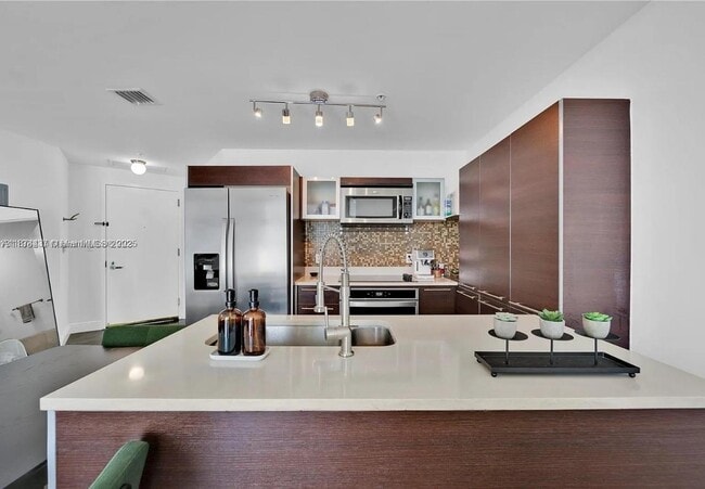 Building Photo - 1900 N Bayshore Dr Unit 3507 Rental