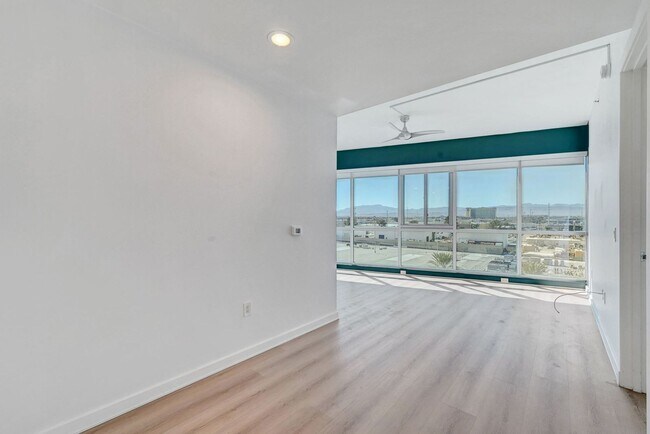 Photo - 4575 Dean Martin Dr Unidad 602