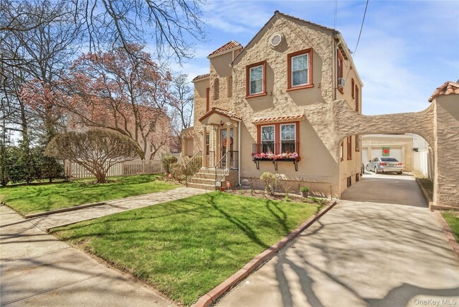 Photo - 82-58 235th St