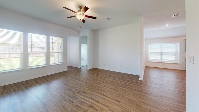 Photo - 162 Coronella Dr