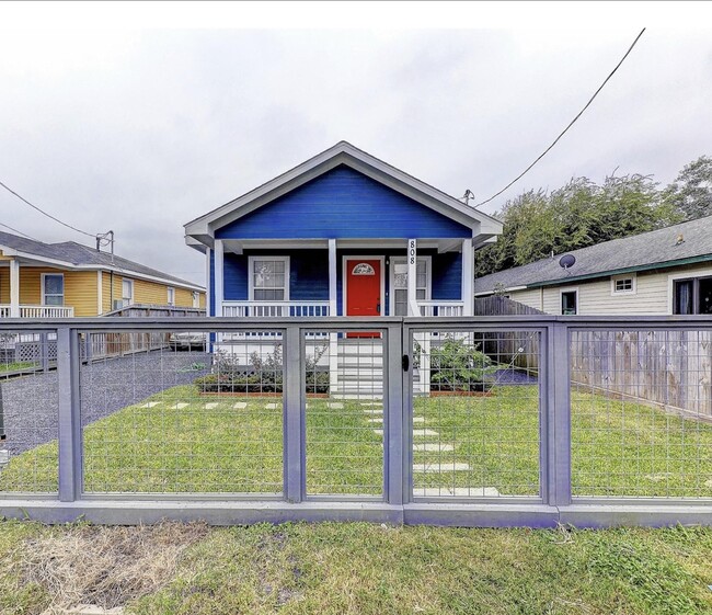 Photo - 808 E 32nd St