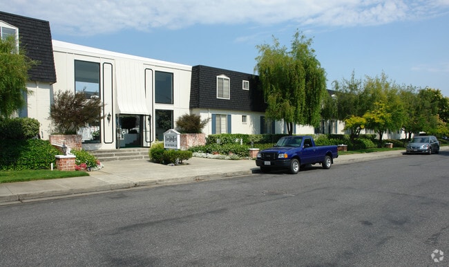 Photo - Blue Hills West Apartments