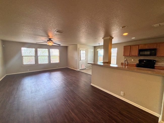 Photo - 5556 Columbia Dr