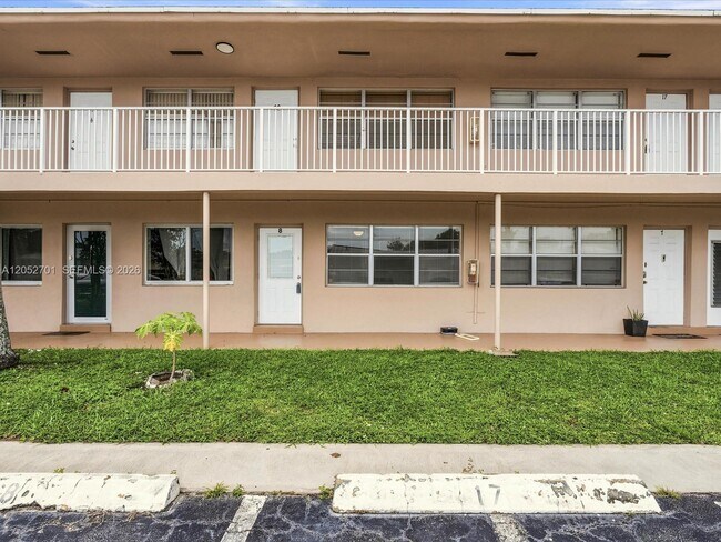 Photo - 230 SW 11th Ave Unit 8