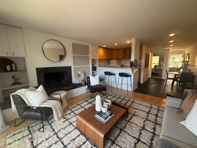 Queen Anne Gem with Private Balcony & Cozy... - Queen Anne Gem with Private Balcony & Cozy... Condo Unit 204