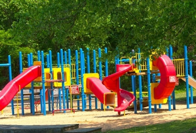 ¡Área de juegos para niños - Diamond Caverns RV Resort & Golf