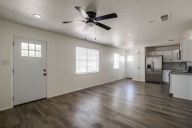 Photo - Charming 2 Bedroom Duplex in Westworth Village