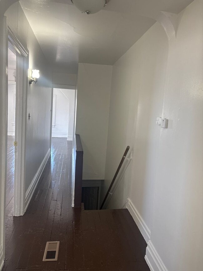 Photo - 3rd Floor 1 Bedroom Near York College