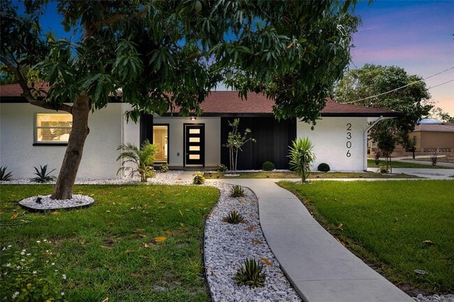 Building Photo - 2306 S San Jose Cir