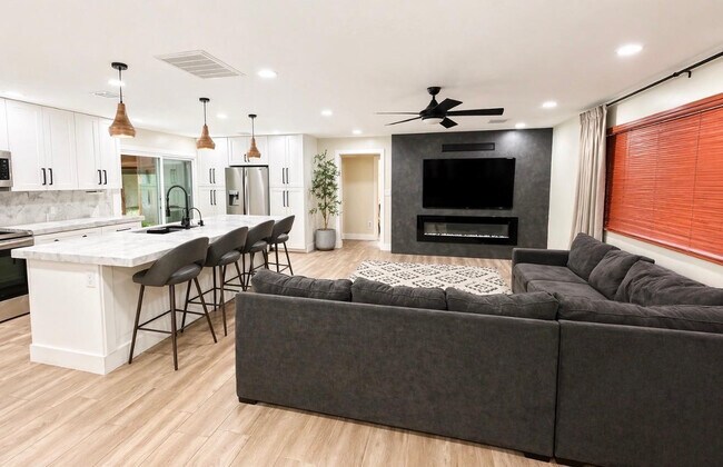 Photo - 1237 E Riviera Dr