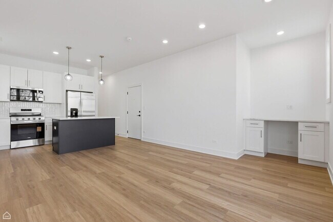 Photo - 4841 S Prairie Ave Unit 3