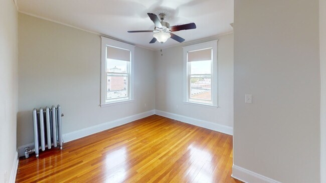 Photo - 7 Scottfield Rd Unit 11