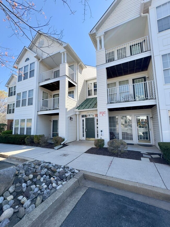 Building Photo - Charming 2 Bedroom/2 Bathroom Unit Apartment with In-Unit Laundry in Owings Mills, MD!