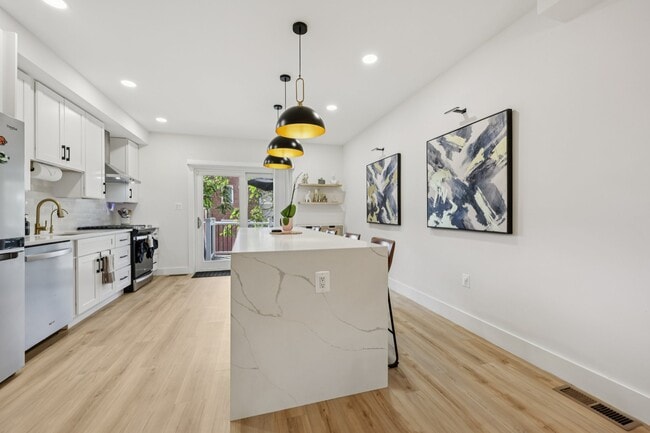 Photo - 2604 4th St NE