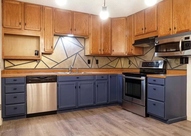 Photo - Large 4 Bed, 2 Bath House Available For Rent*