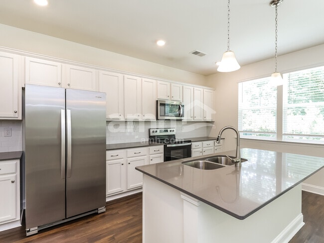 Photo - 559 Rivermist Dr