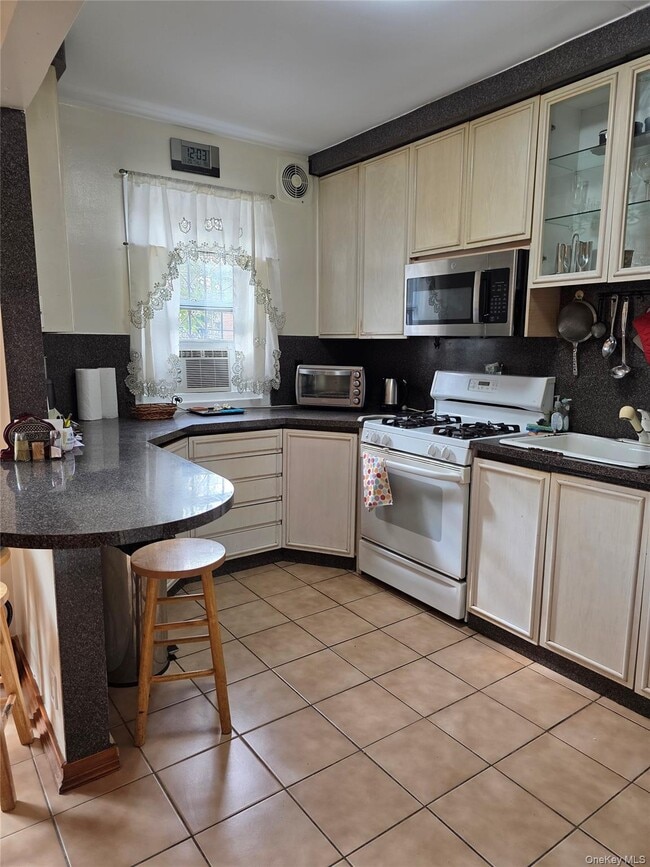 Photo - 142-26-142-61 61st Rd