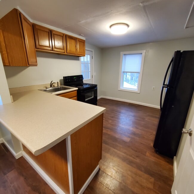 Photo - 398 Weaver St Apartments Unit 2