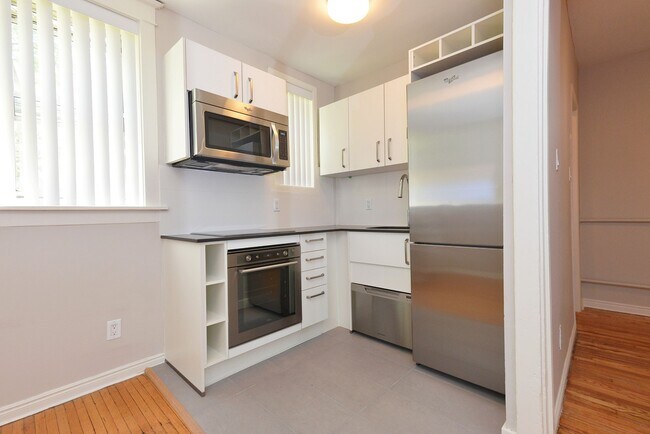 Building Photo - 50 Gloucester St Unit 110