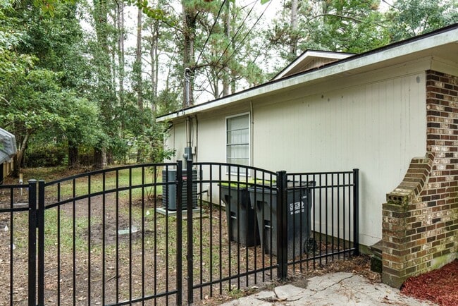 Photo - Beautiful 4 bedroom in the heart of Mossy ...