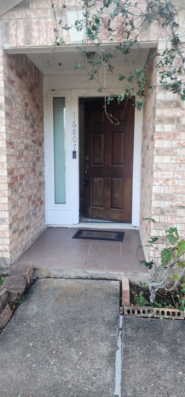 Photo - 16807 Sussex Dr