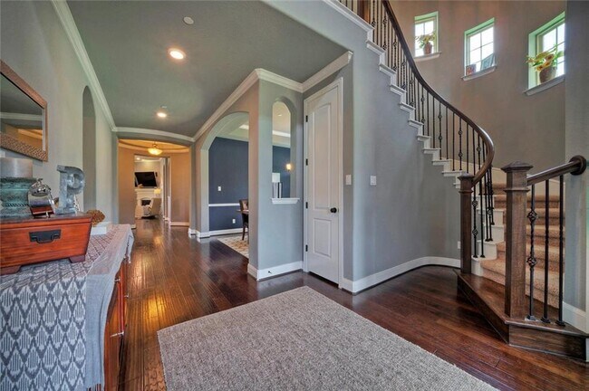 Photo - 101 Maxwell Way