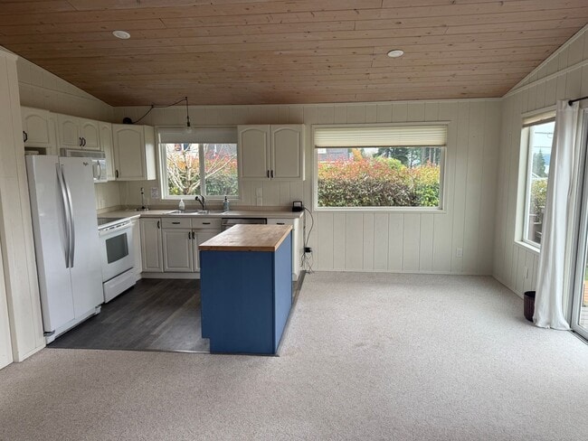 Photo - Charming Lummi Island Home - 2 Bedroom 2 Bathroom