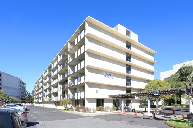 Foto principal - Marymount Tower