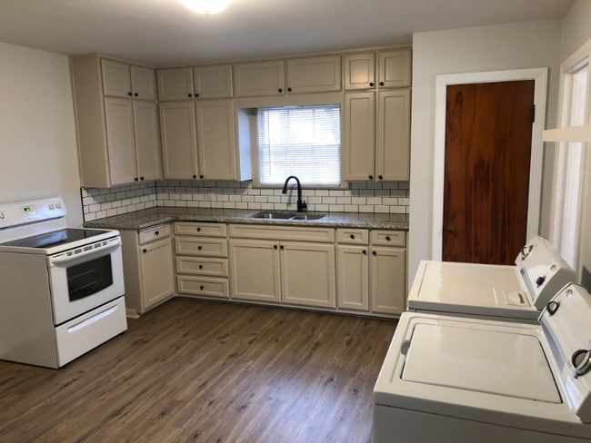 Photo - 2915 Grim Ave