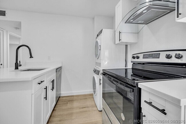 1015 NE 17th Ave Unit 201