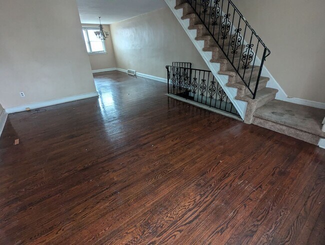 Photo - Spacious 3BR Home in Overbrook Park – Front Yard, Modern Kitchen, Washer and Dryer & Basement