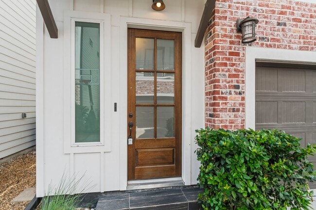 Photo - 954 Fisher St