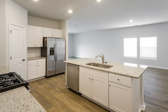 Photo - 662 Watercliff Dr