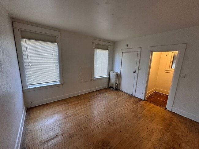 Photo - RENOVATED STUDIO WEST CENTRAL APARTMENT | HISTORIC BUILDING | PET FRIENDLY | AVAIL NOW Unidad 1425 1/2
