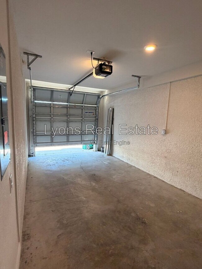 Photo - 10499 Pendleton Ave