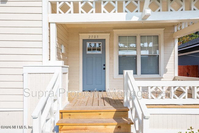 Photo - 2703 College St