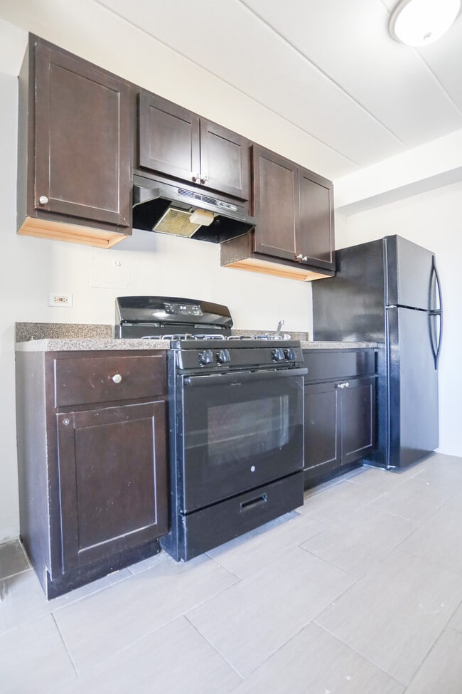 Building Photo - 7300 N Ridge Blvd Unit #510